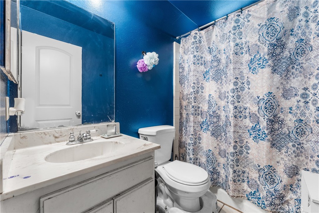 1152 E Avenue J12 Property Photo 8