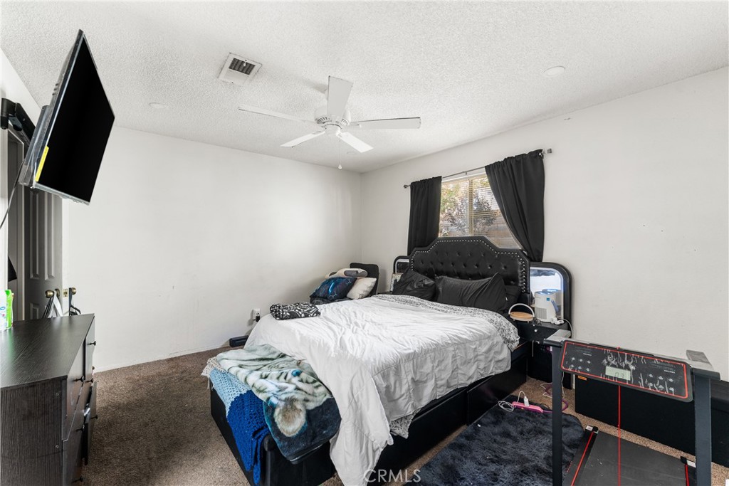 1152 E Avenue J12 Property Photo 9