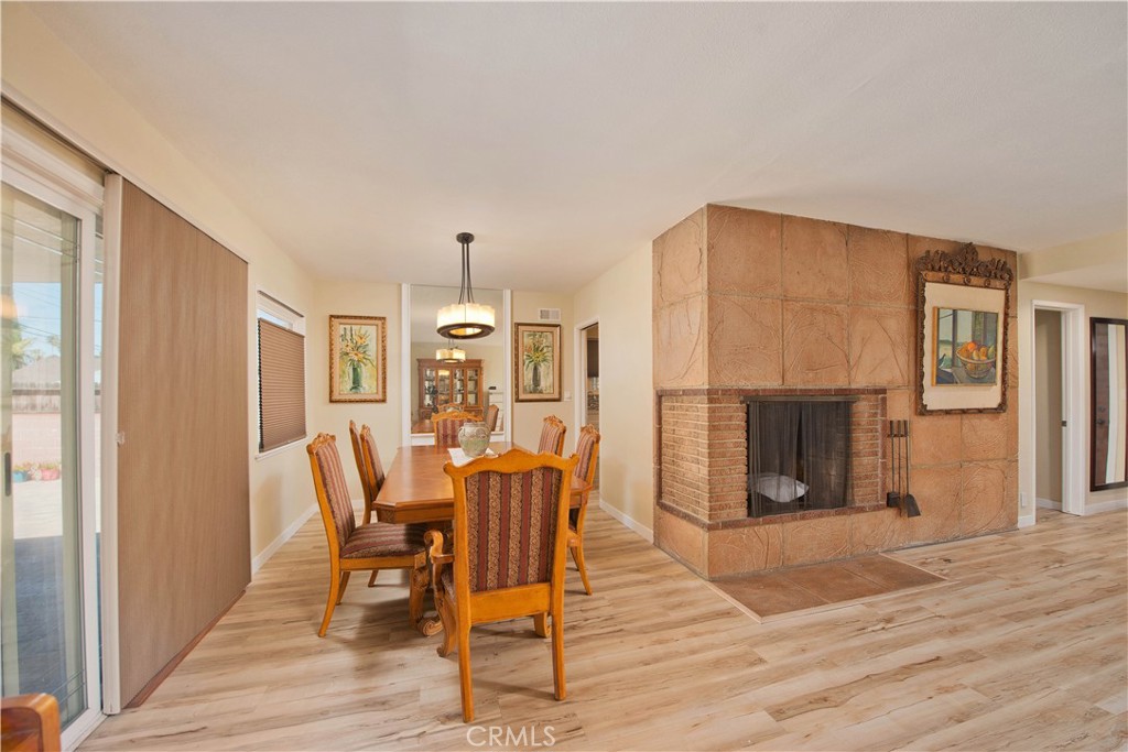 19541 Victory Boulevard Property Photo 4