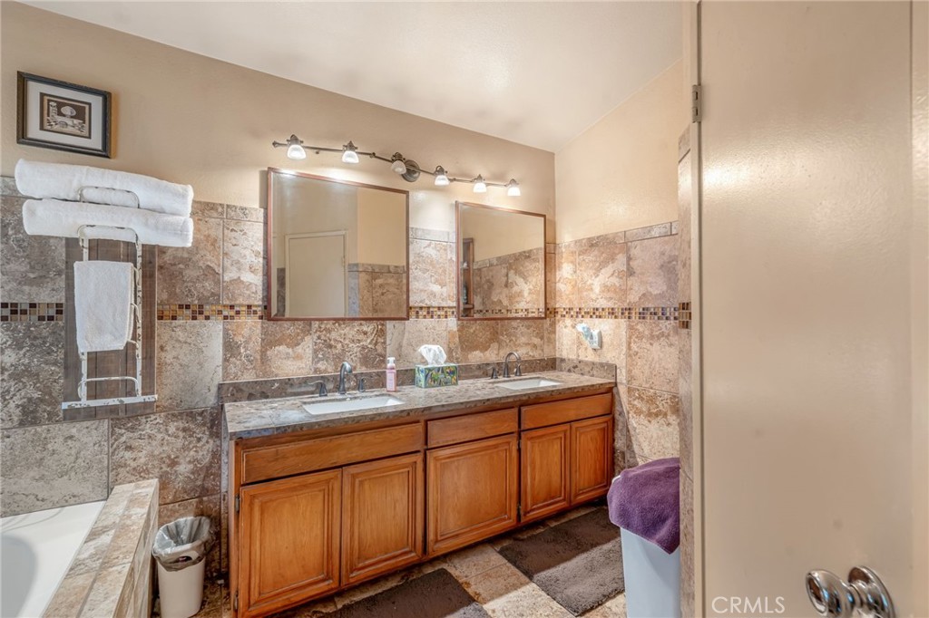 559 Amethyst Property Photo 21