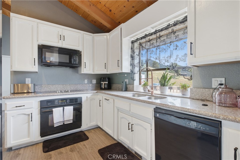 26201 Cumberland Property Photo 13