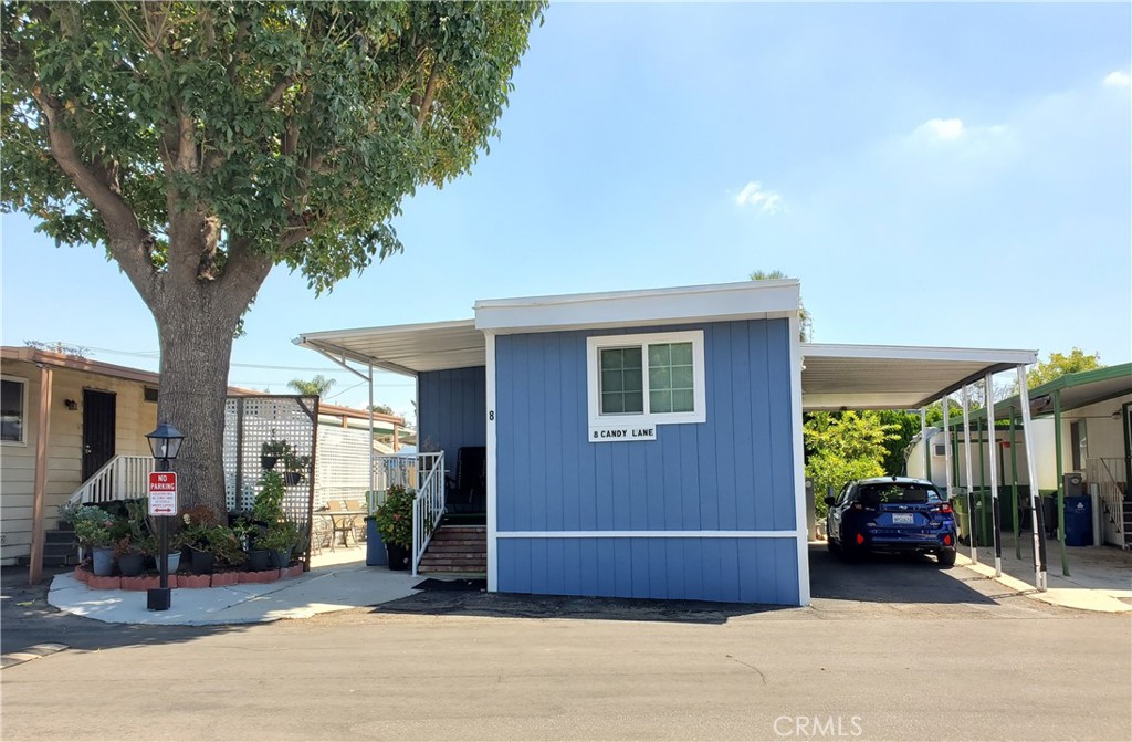 8 Candy Lane Property Photo 1