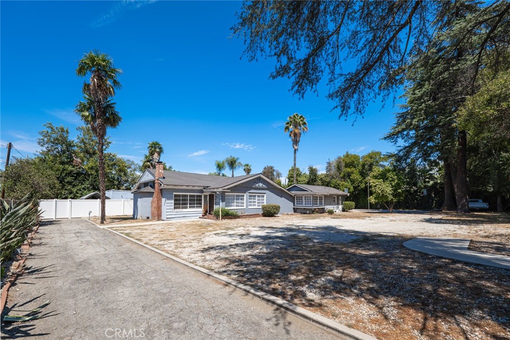 14151 Chandler Property Photo 2
