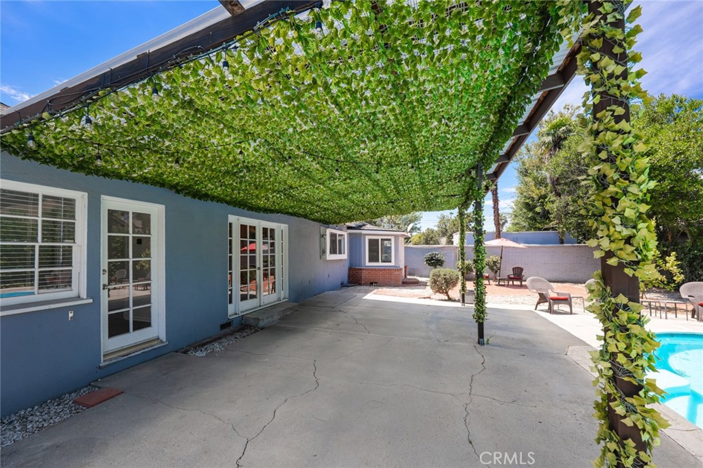 14151 Chandler Property Photo 6