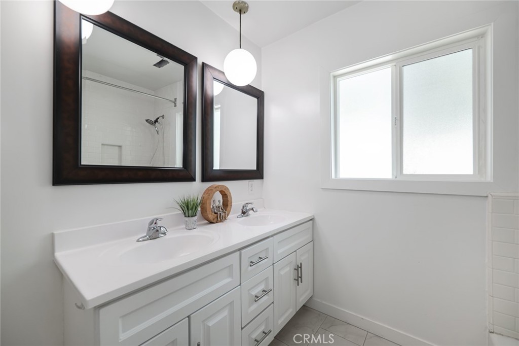 14151 Chandler Property Photo 23