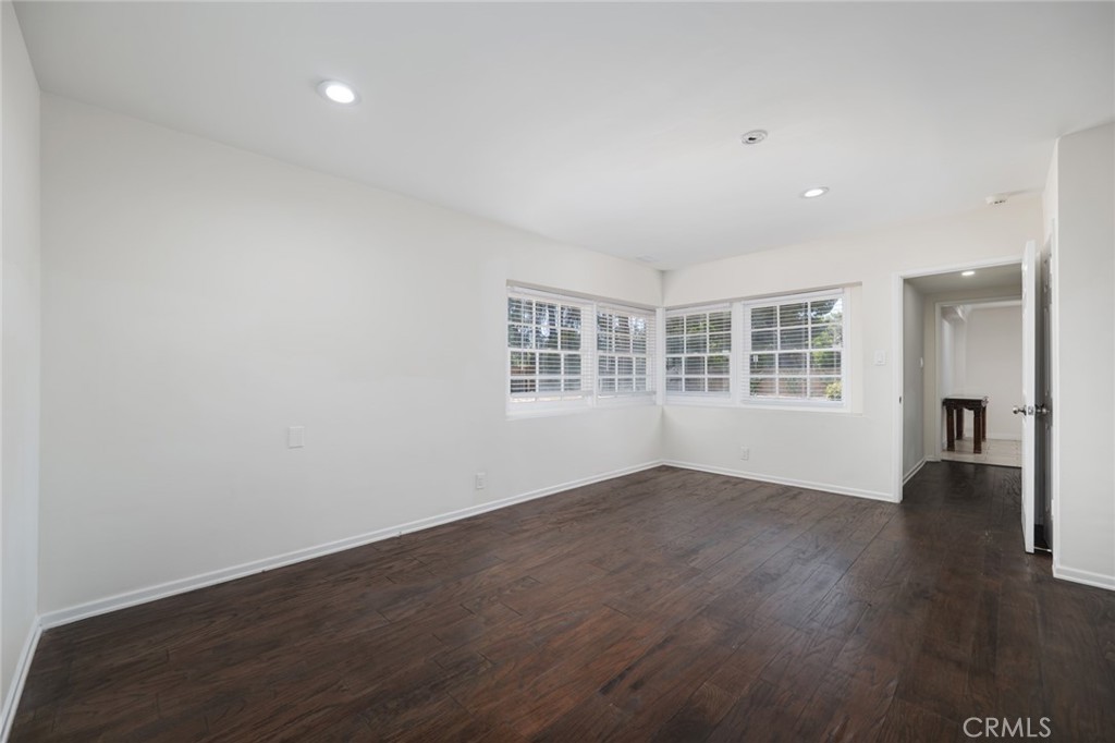 14151 Chandler Property Photo 32