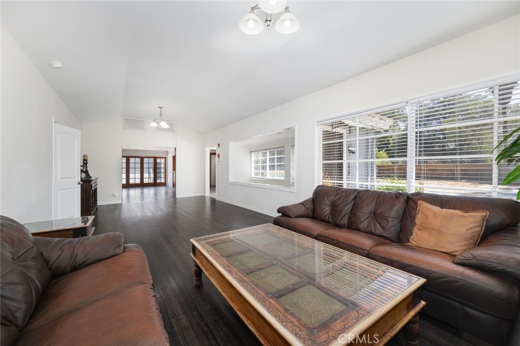 14151 Chandler Property Photo 36