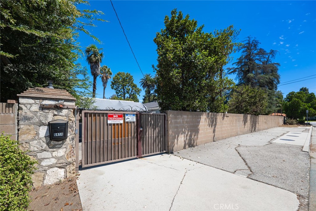 14151 Chandler Property Photo 40