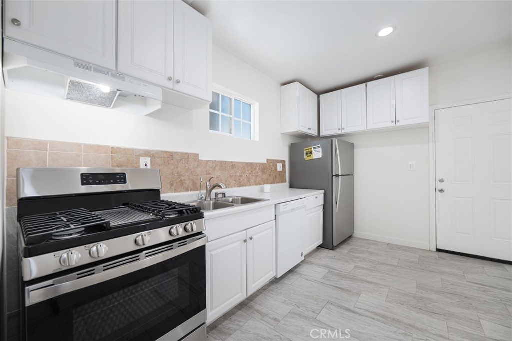14151 Chandler Property Photo 43
