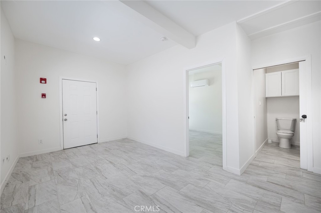 14151 Chandler Property Photo 45
