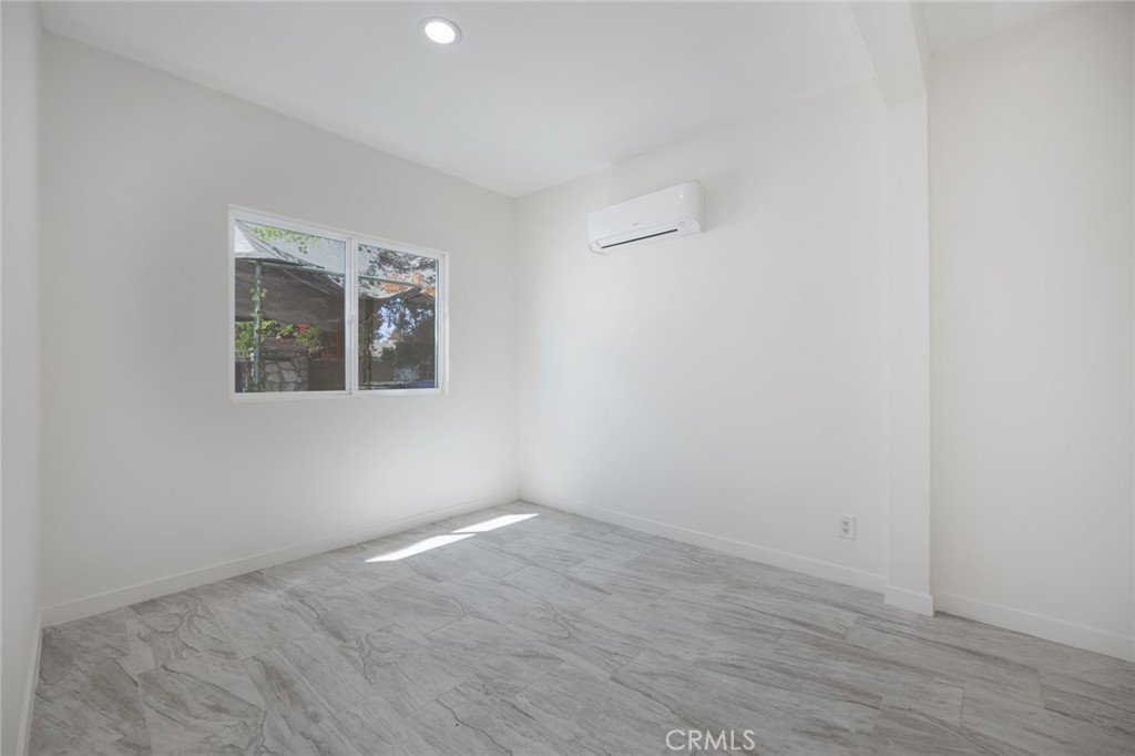14151 Chandler Property Photo 46