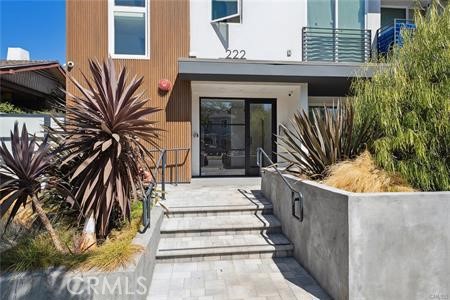 222 N Manhattan Property Photo 6