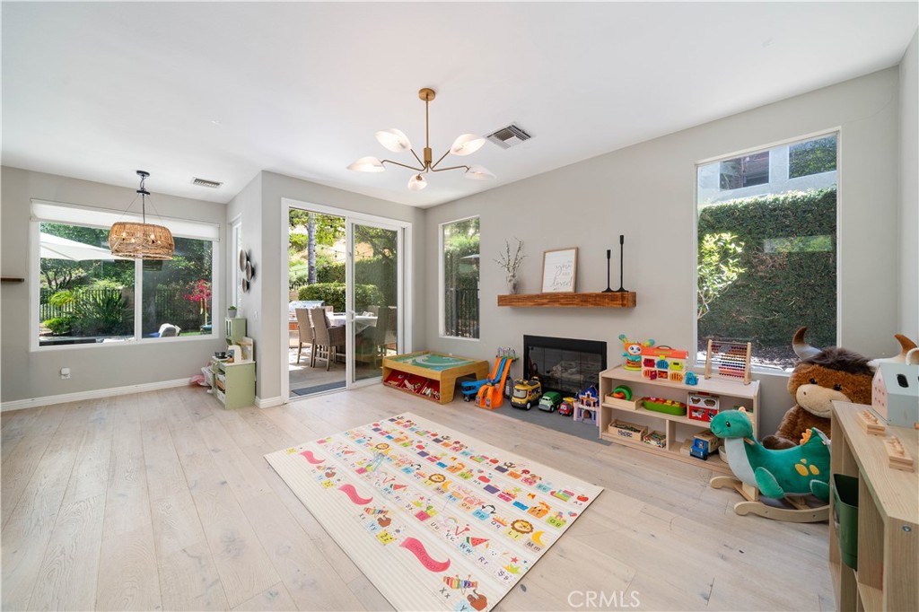 5371 Carmento Drive Property Photo 8