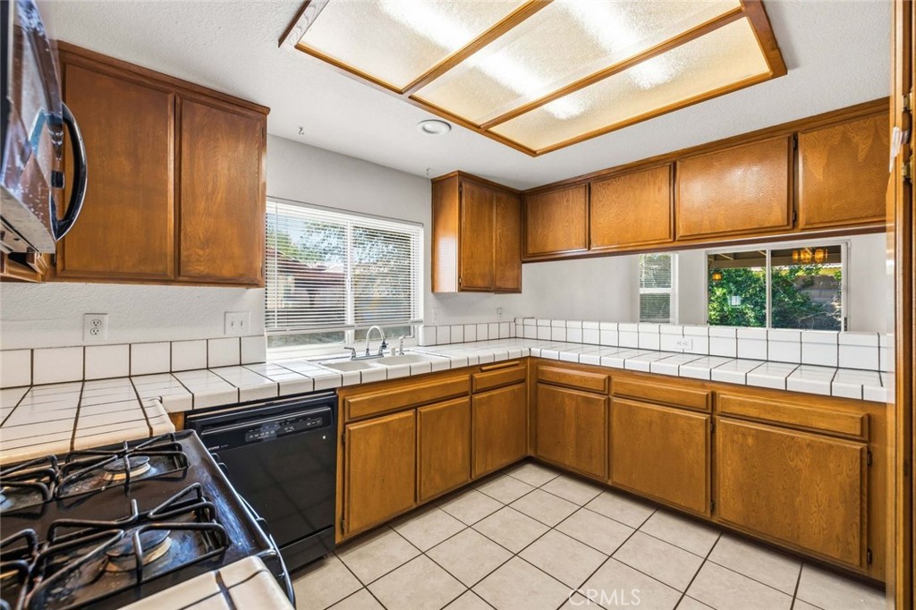 1510 E Avenue J12 Property Photo 9