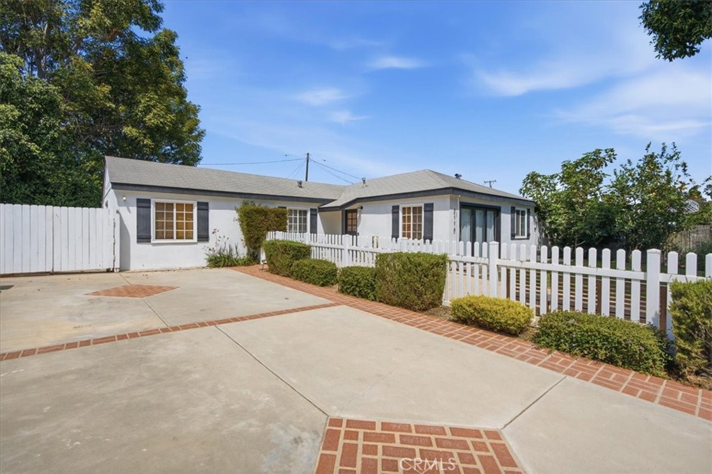 2113 Federal Avenue Property Photo 1