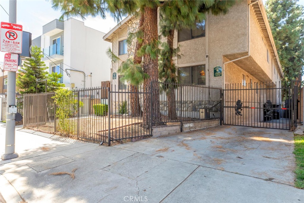 6847 Haskell Avenue 1 Property Photo 2