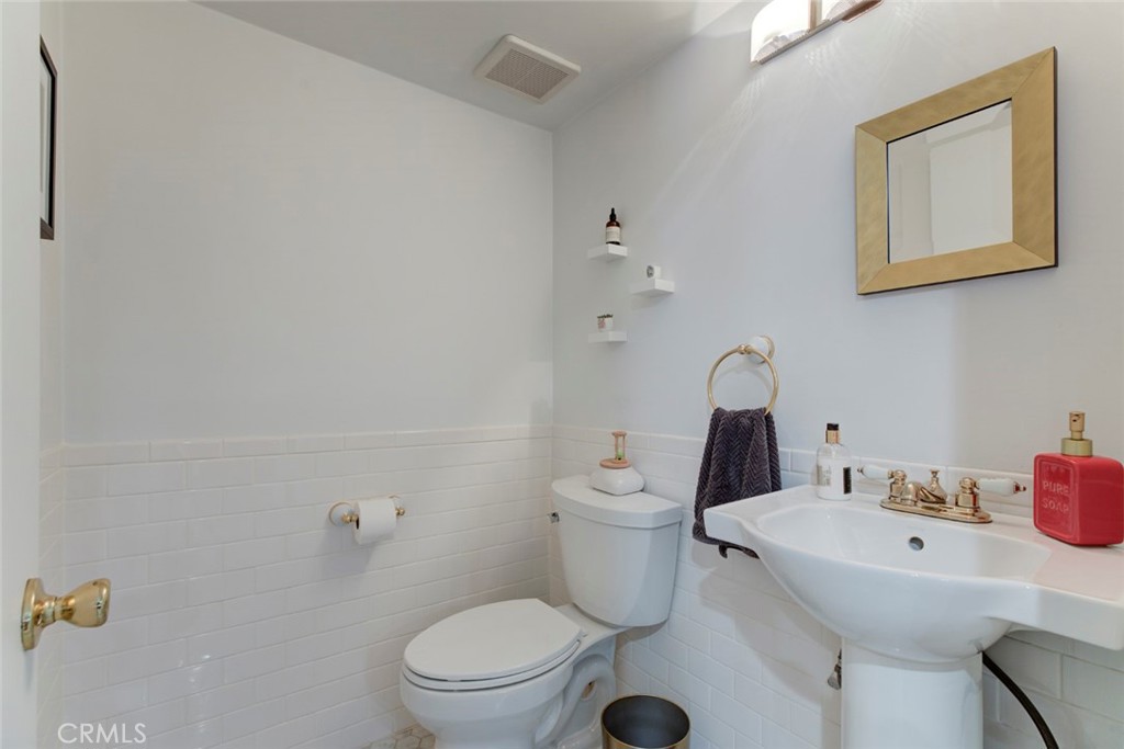 6847 Haskell Avenue 1 Property Photo 13