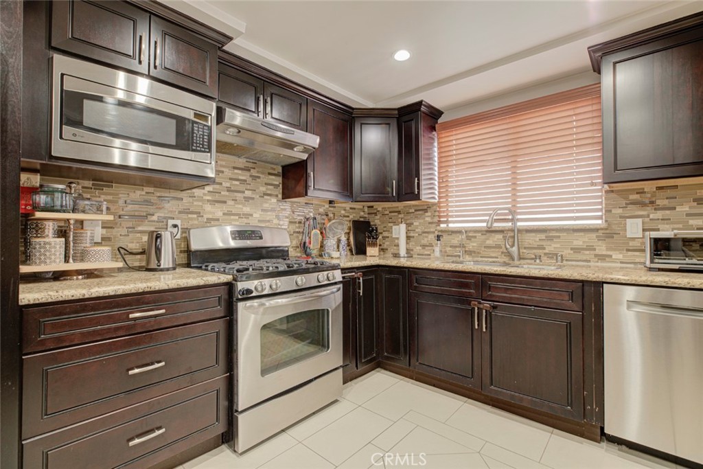 6847 Haskell Avenue 1 Property Photo 17