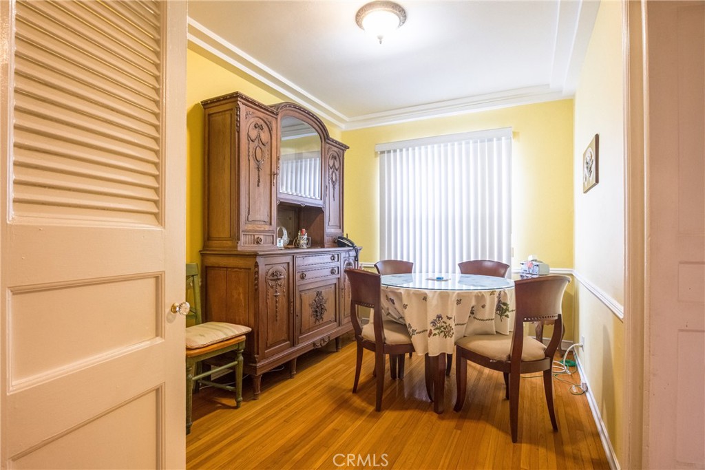 913 S Wilton Place Property Photo 10