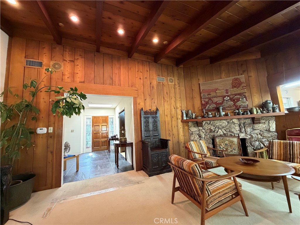 5412 Encino Ave. Property Photo 2