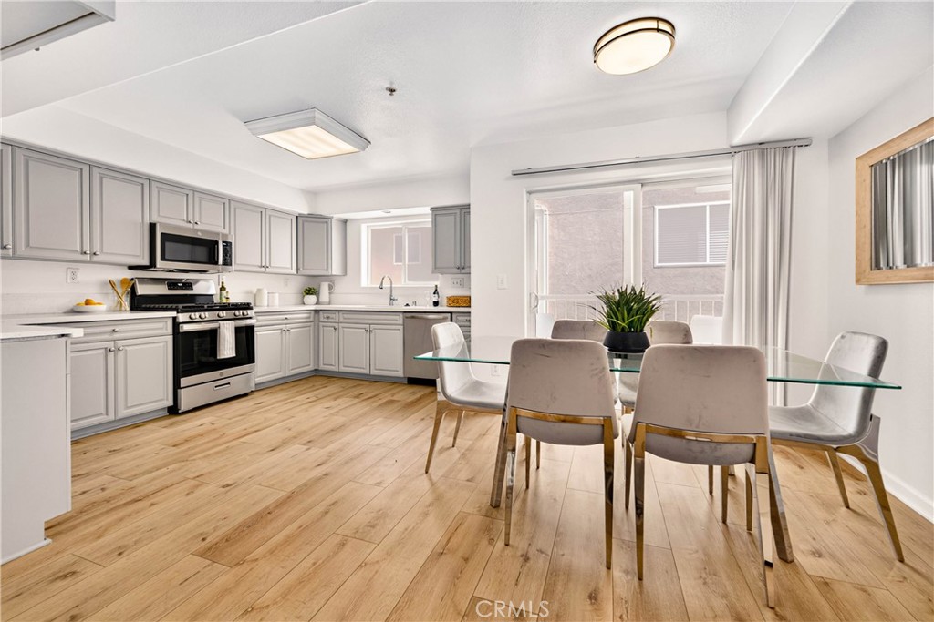 6446 Woodley Avenue 3 Property Photo 1