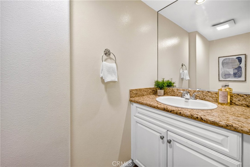 6446 Woodley Avenue 3 Property Photo 7