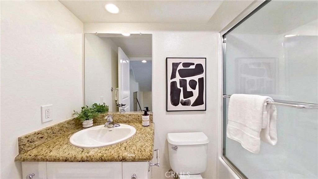 6446 Woodley Avenue 3 Property Photo 17