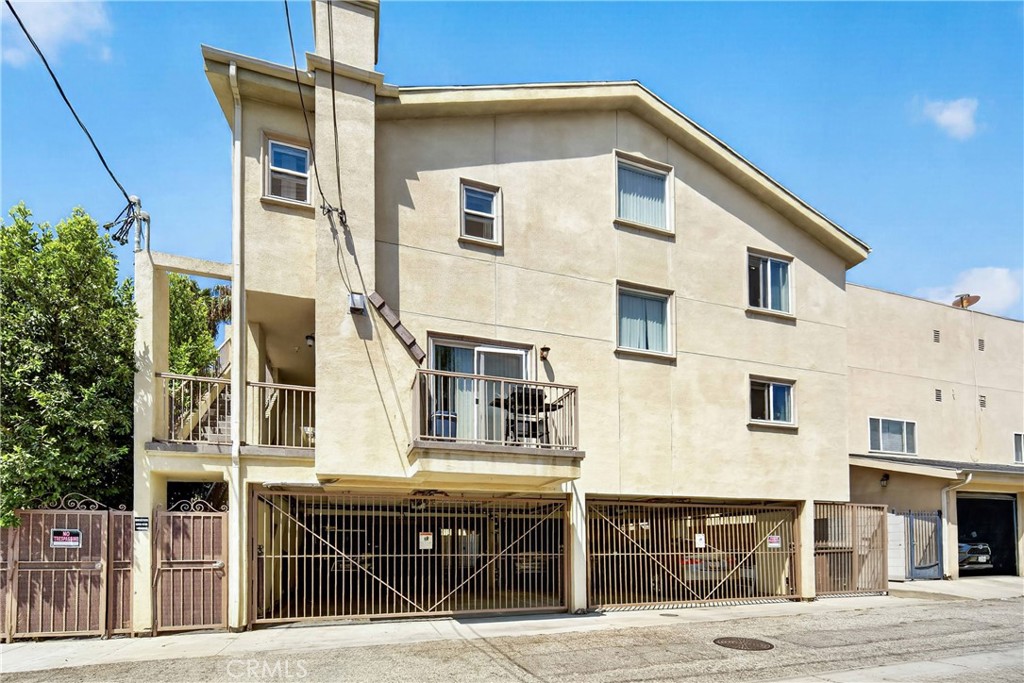6446 Woodley Avenue 3 Property Photo 18