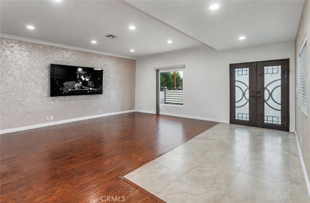 6917 Tyrone Avenue Property Photo 4