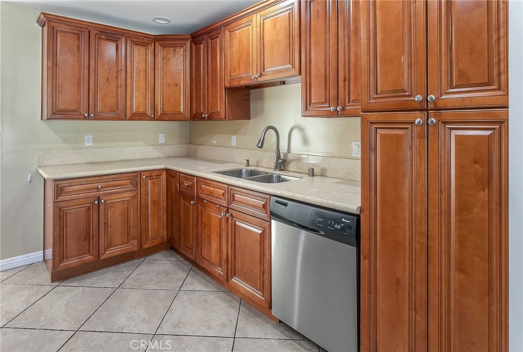 6917 Tyrone Avenue Property Photo 6