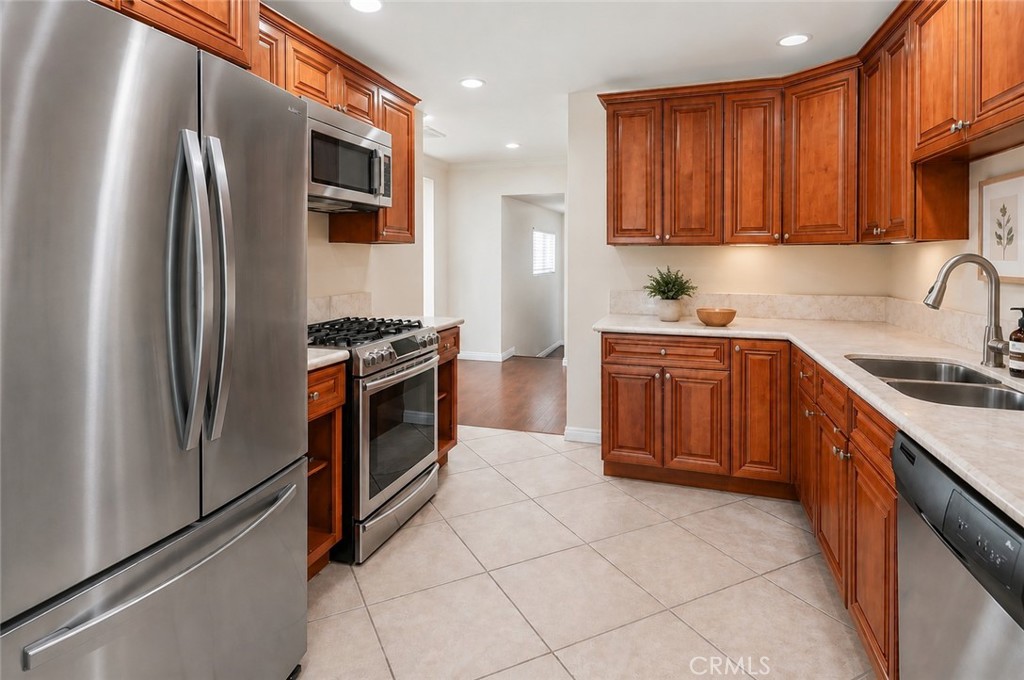 6917 Tyrone Avenue Property Photo 9