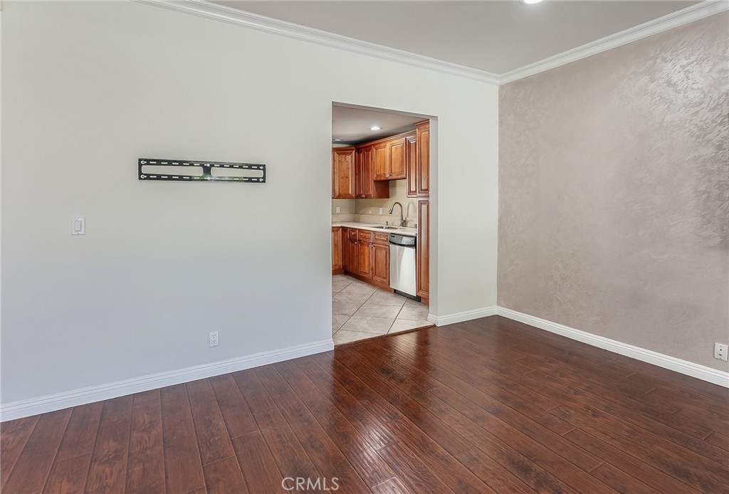 6917 Tyrone Avenue Property Photo 10