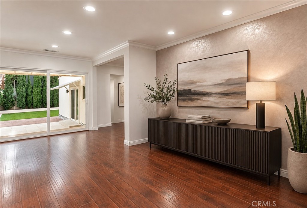 6917 Tyrone Avenue Property Photo 13
