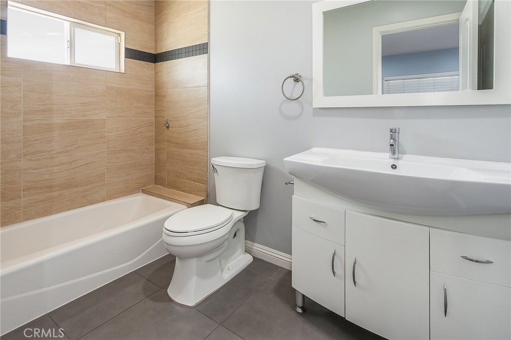 6917 Tyrone Avenue Property Photo 19