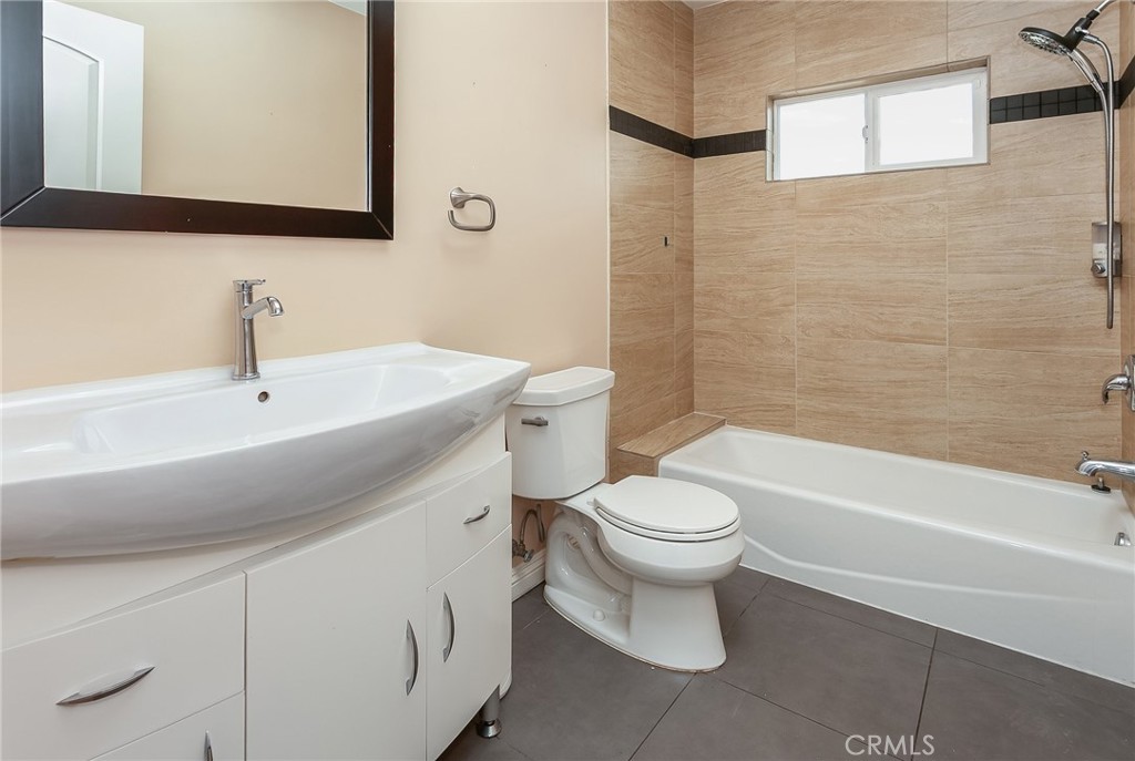 6917 Tyrone Avenue Property Photo 21