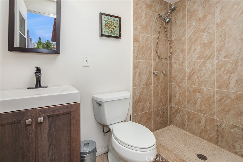 6917 Tyrone Avenue Property Photo 23