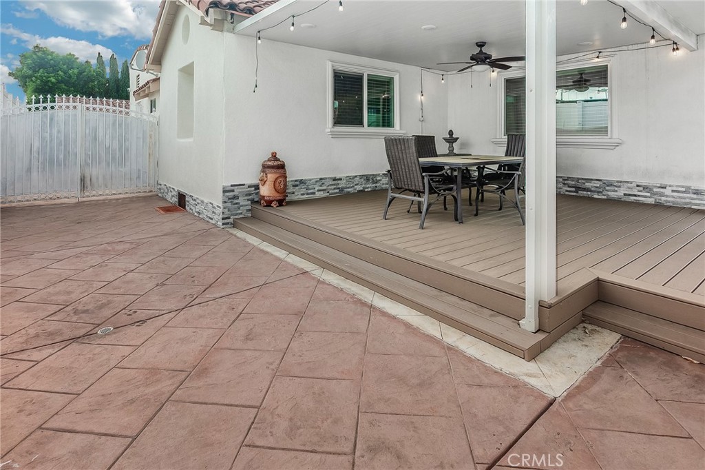 6917 Tyrone Avenue Property Photo 26
