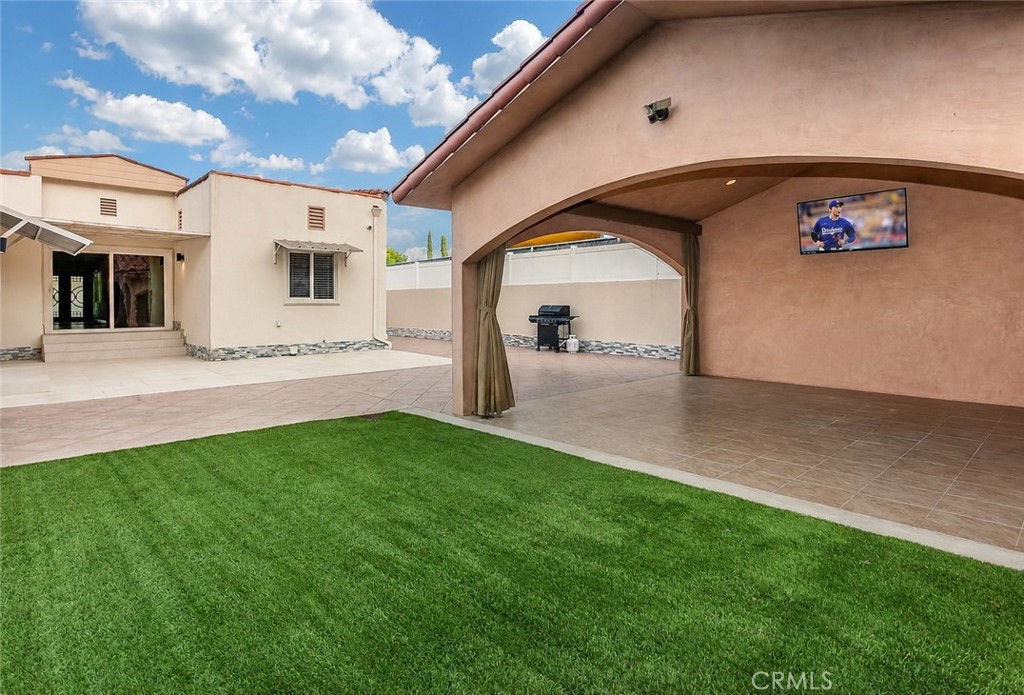 6917 Tyrone Avenue Property Photo 28