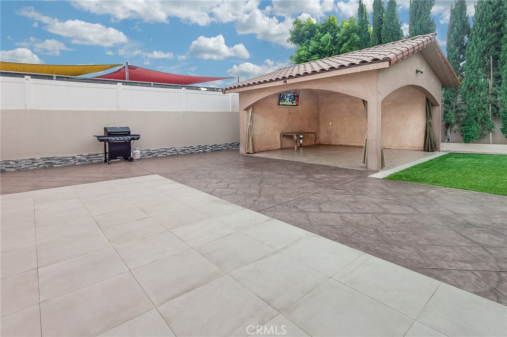 6917 Tyrone Avenue Property Photo 29