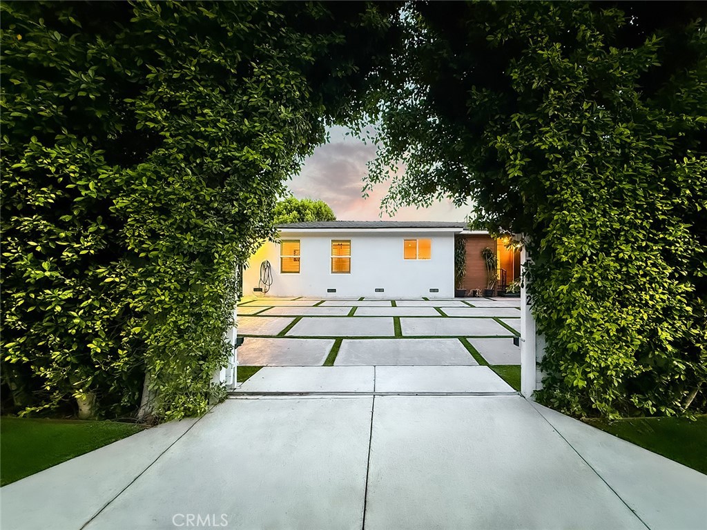 15722 Magnolia Property Photo 3