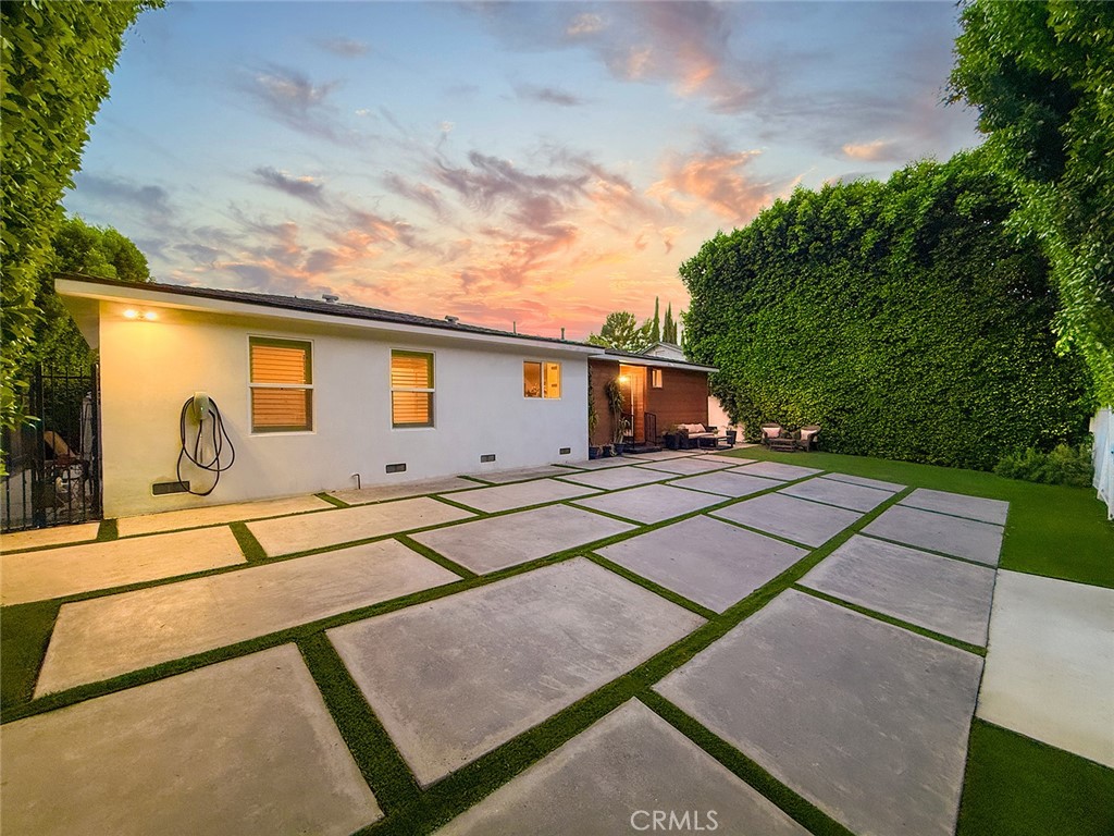 15722 Magnolia Property Photo 5