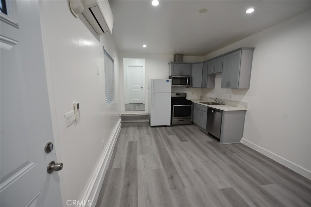 7260 Yolanda Avenue Property Photo 4