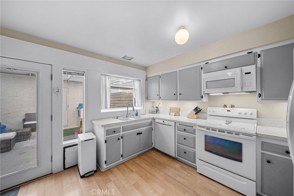 24307 La Glorita Circle Property Photo 8