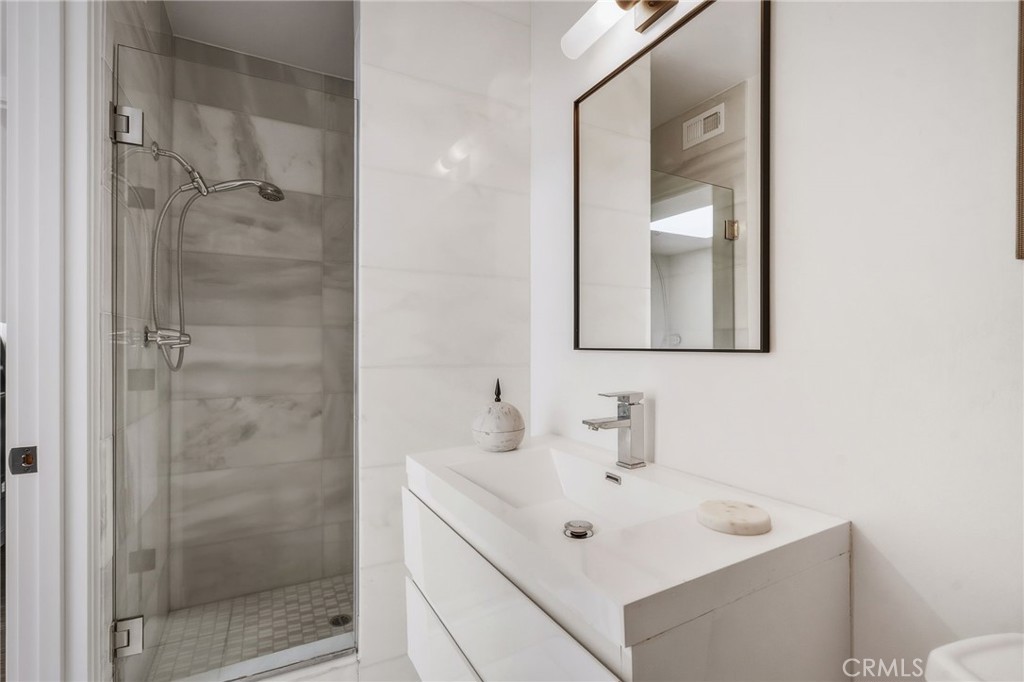 3601 Dixie Canyon Place Property Photo 31