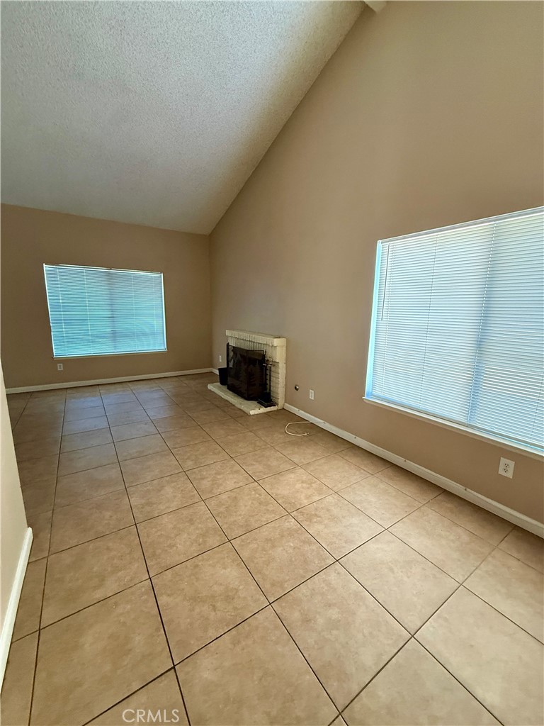 724 E Avenue J4 Property Photo 4