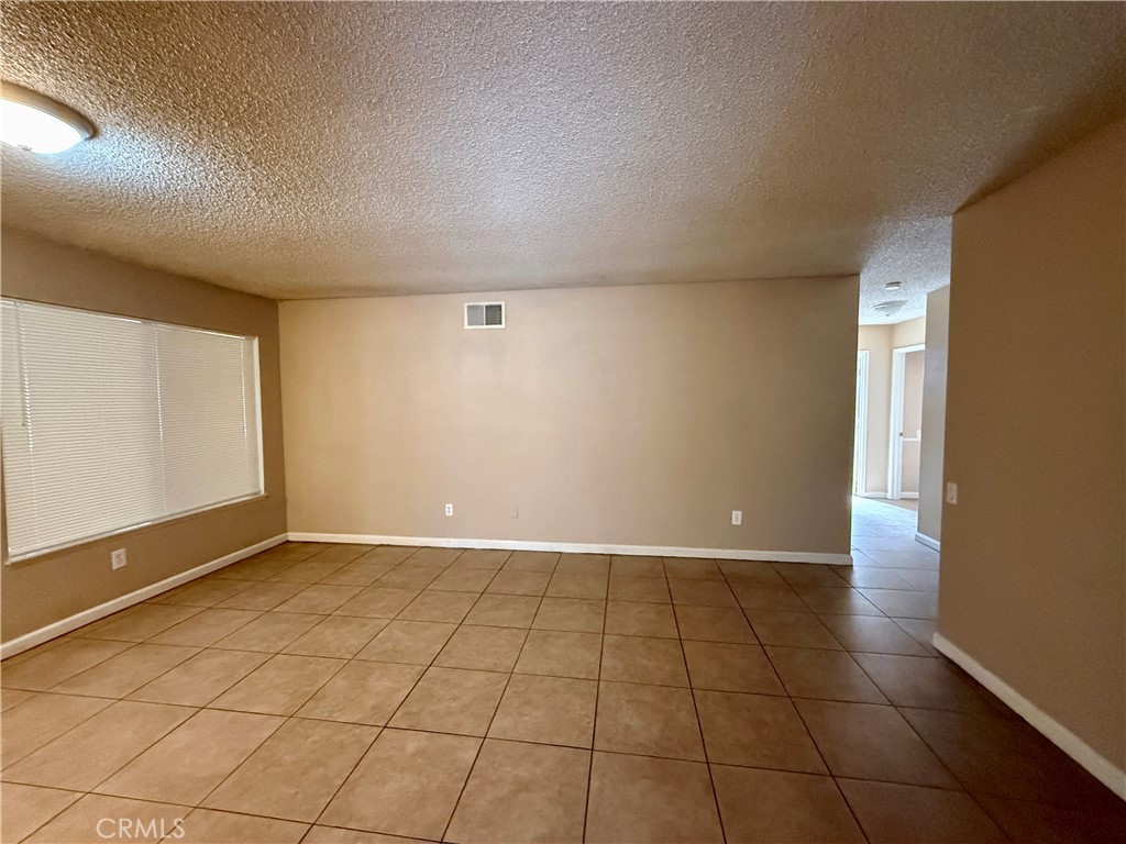 724 E Avenue J4 Property Photo 5