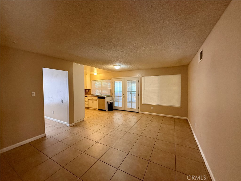 724 E Avenue J4 Property Photo 6