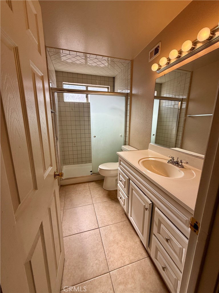 724 E Avenue J4 Property Photo 10