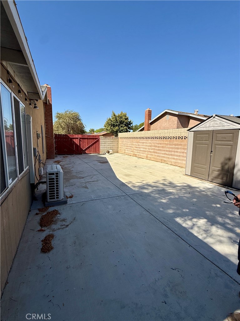 724 E Avenue J4 Property Photo 14