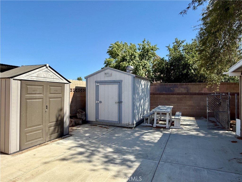 724 E Avenue J4 Property Photo 15